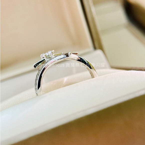 moissanite ring - Picture 3 of 5